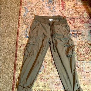 James perse 2 medium (8) olive green cargo cropped roll up pants drawstring